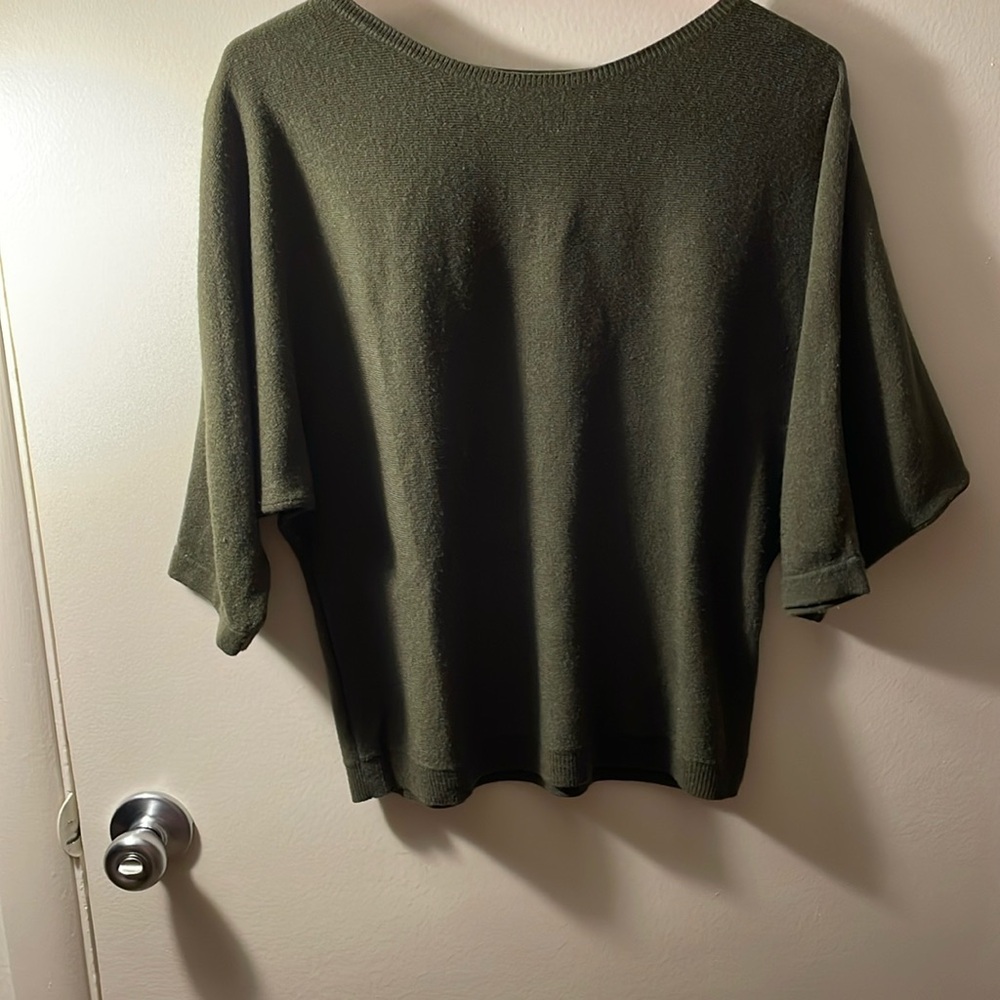 GUC SOHO NY&C JEANS forest green batwing,boatneck,3/4 sleeve sweater sz.s108